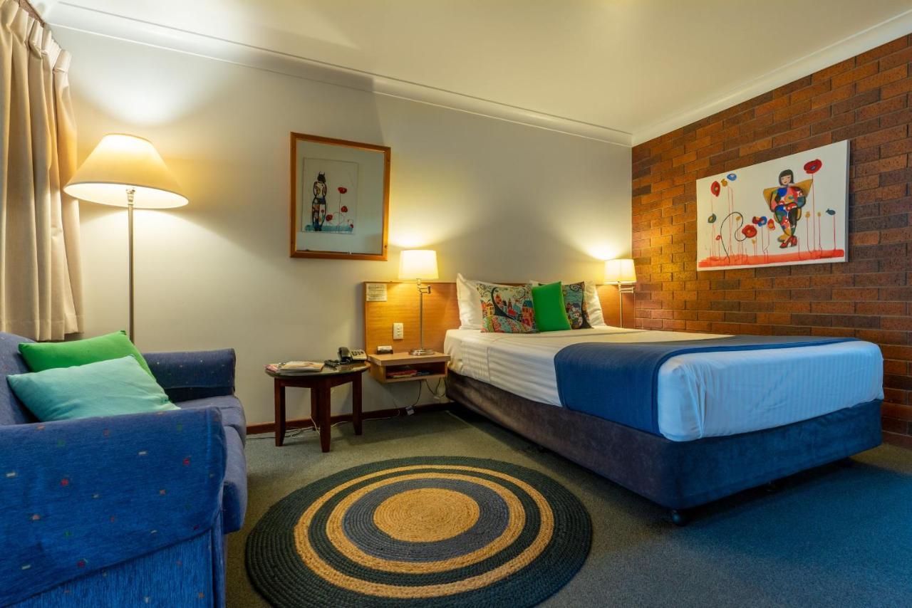 Country Pathfinder Motor Inn Далби Екстериор снимка