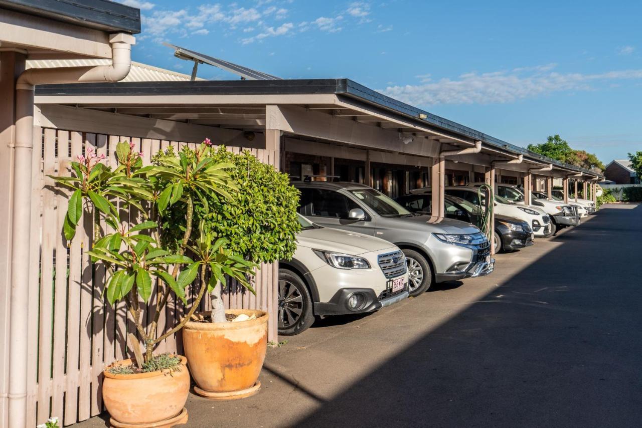 Country Pathfinder Motor Inn Далби Екстериор снимка