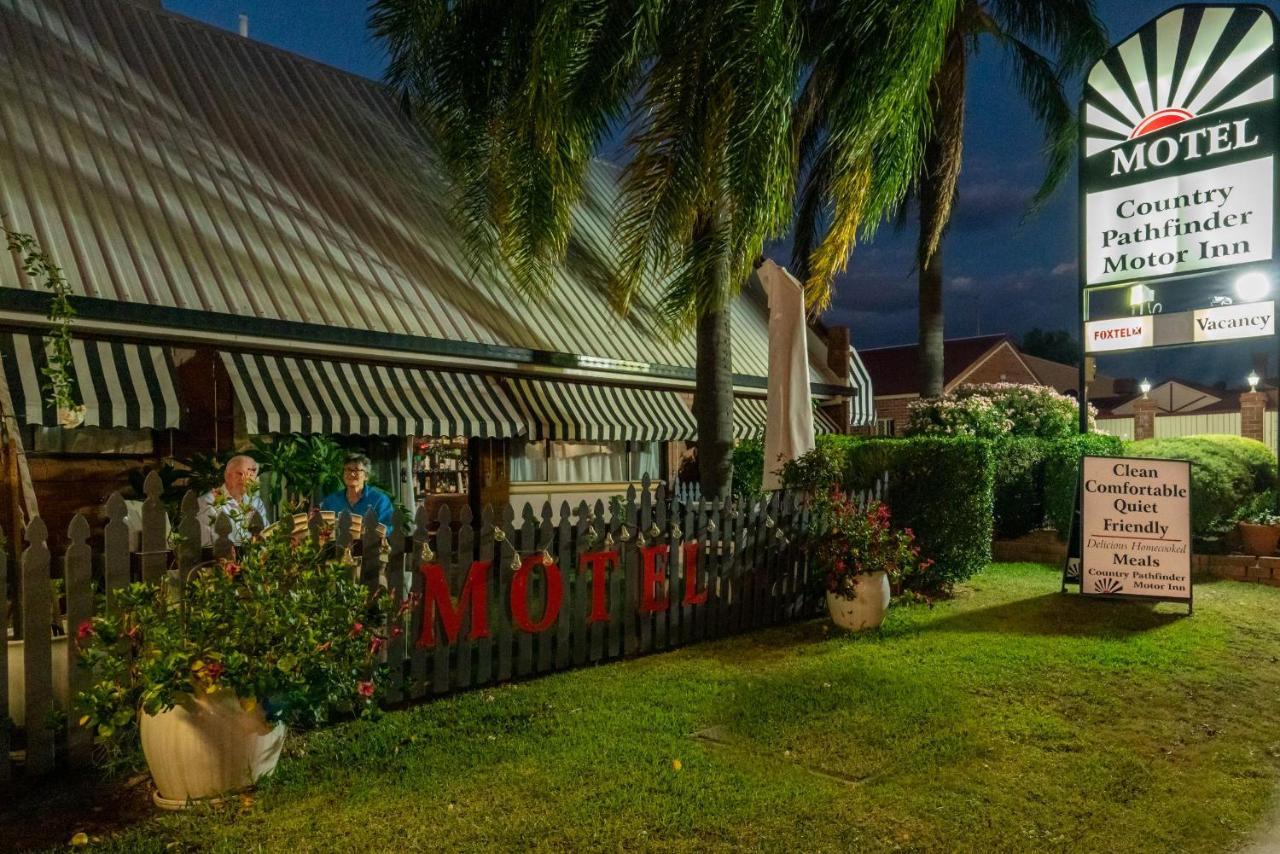 Country Pathfinder Motor Inn Далби Екстериор снимка