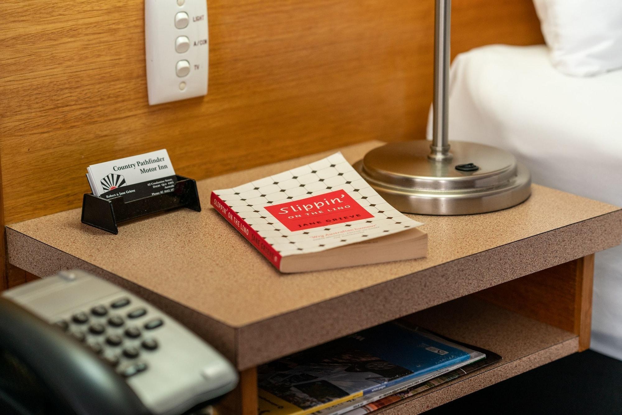 Country Pathfinder Motor Inn Далби Екстериор снимка