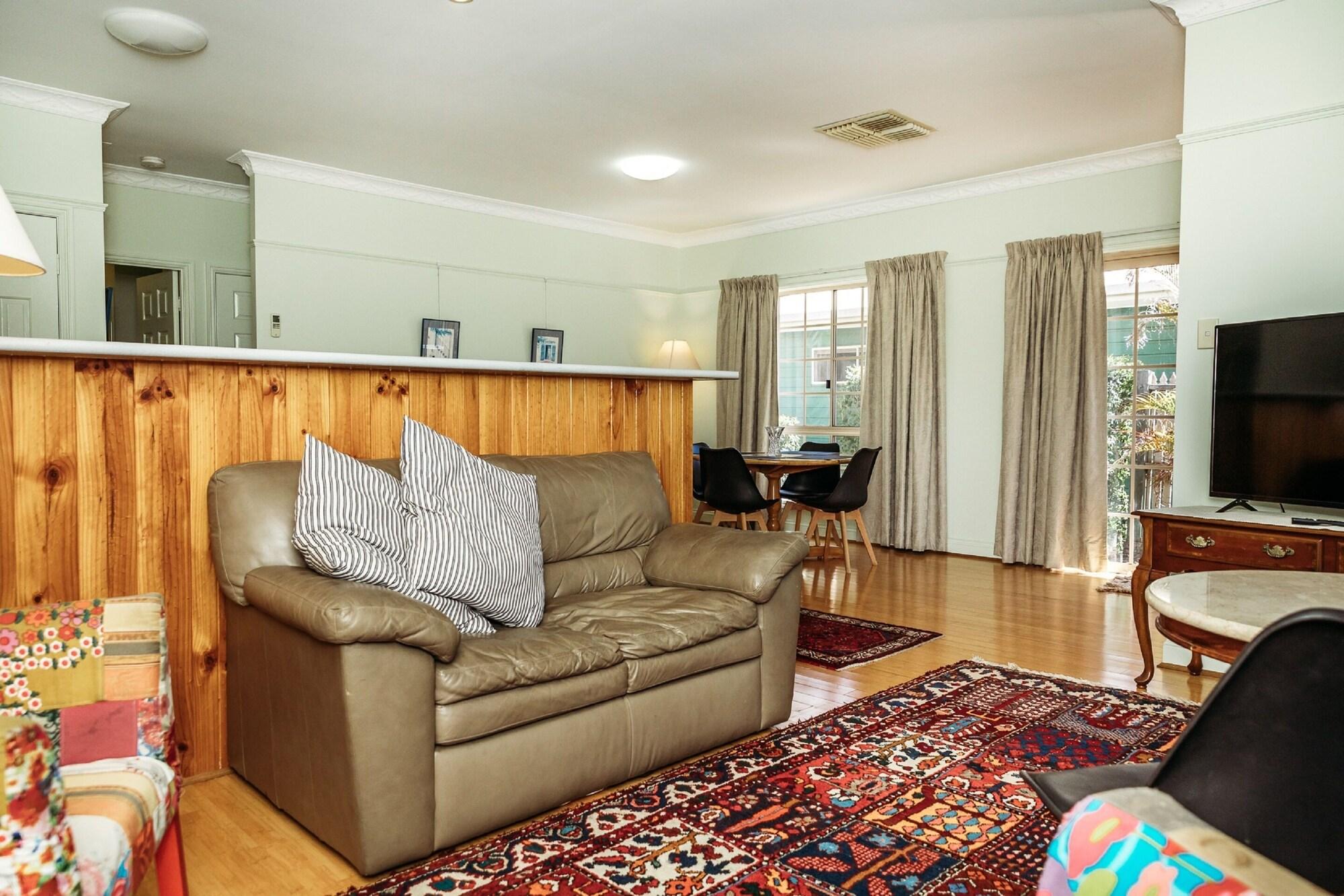 Country Pathfinder Motor Inn Далби Екстериор снимка