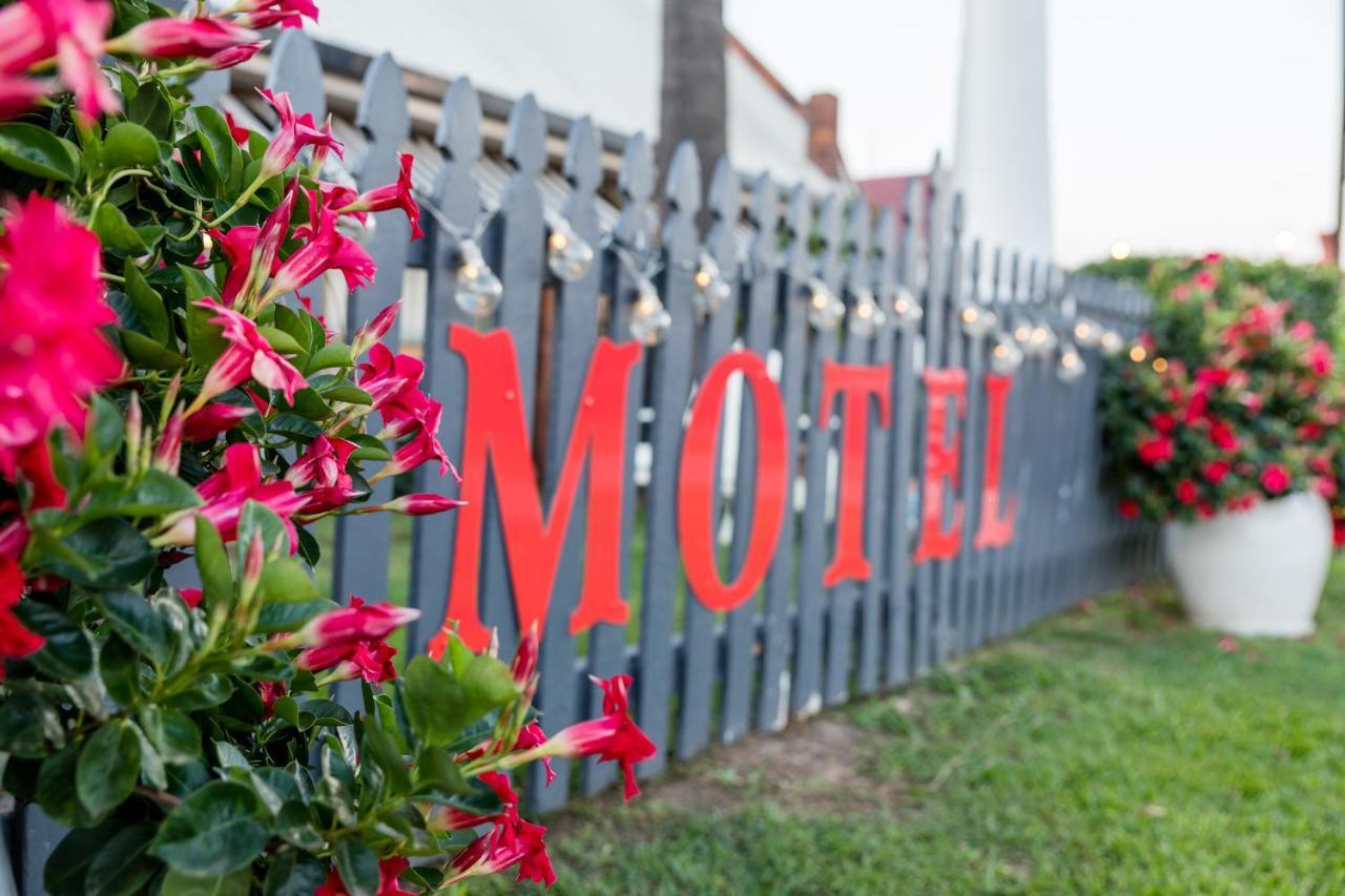 Country Pathfinder Motor Inn Далби Екстериор снимка